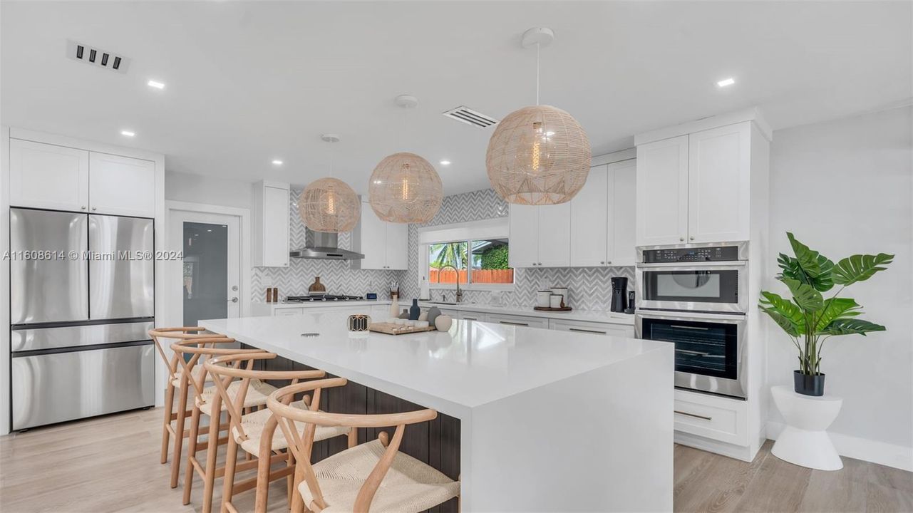 Recently Sold: $827,000 (3 beds, 2 baths, 1612 Square Feet)