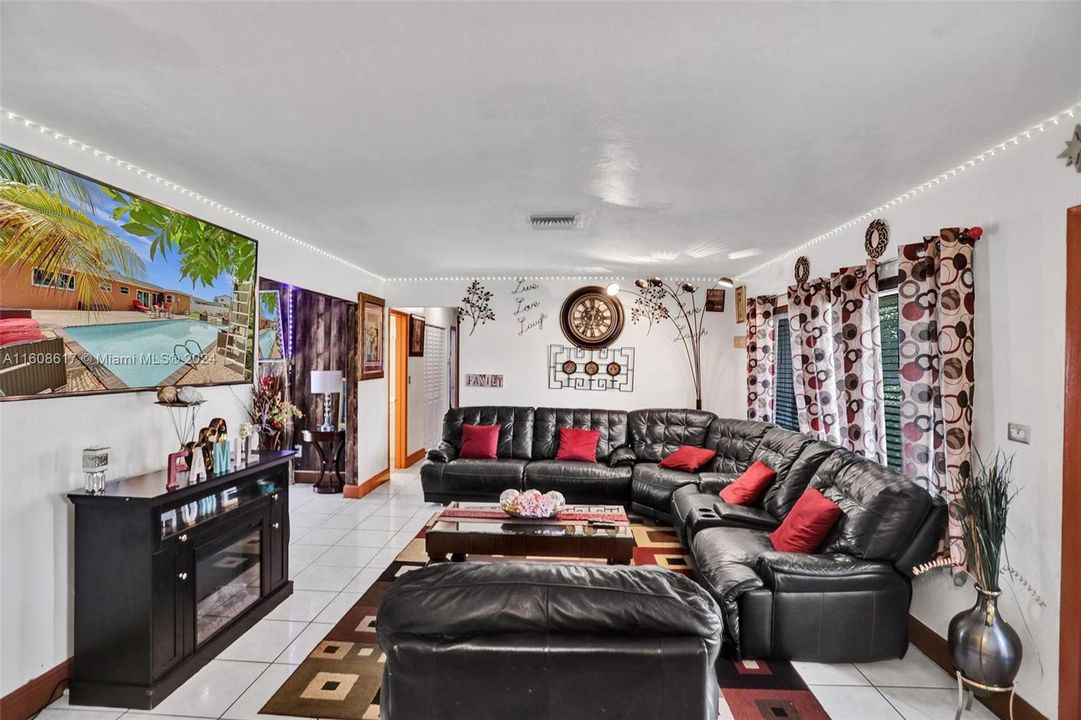 Recently Sold: $540,000 (3 beds, 2 baths, 1404 Square Feet)