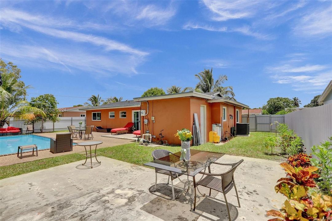 Recently Sold: $540,000 (3 beds, 2 baths, 1404 Square Feet)