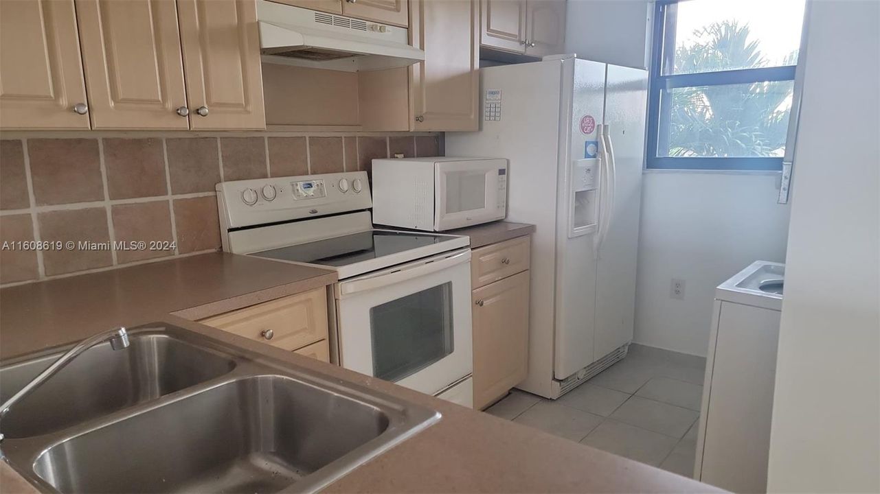 For Rent: $2,400 (2 beds, 2 baths, 1064 Square Feet)