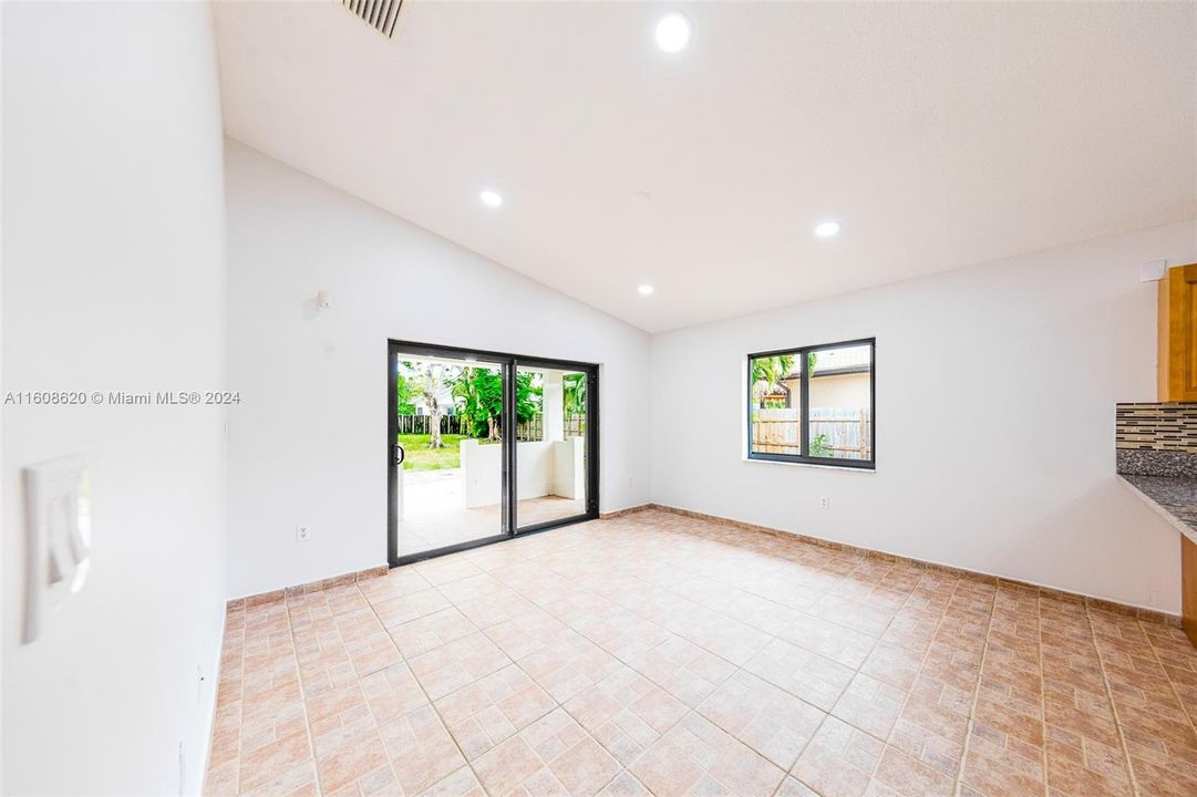 En Venta: $750,000 (3 camas, 2 baños, 1562 Pies cuadrados)