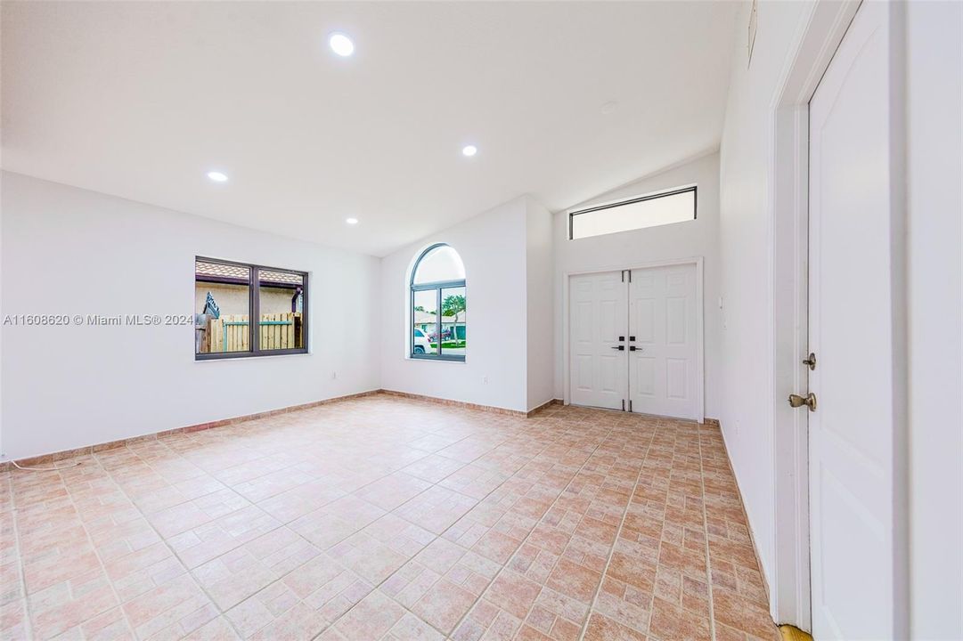 En Venta: $750,000 (3 camas, 2 baños, 1562 Pies cuadrados)