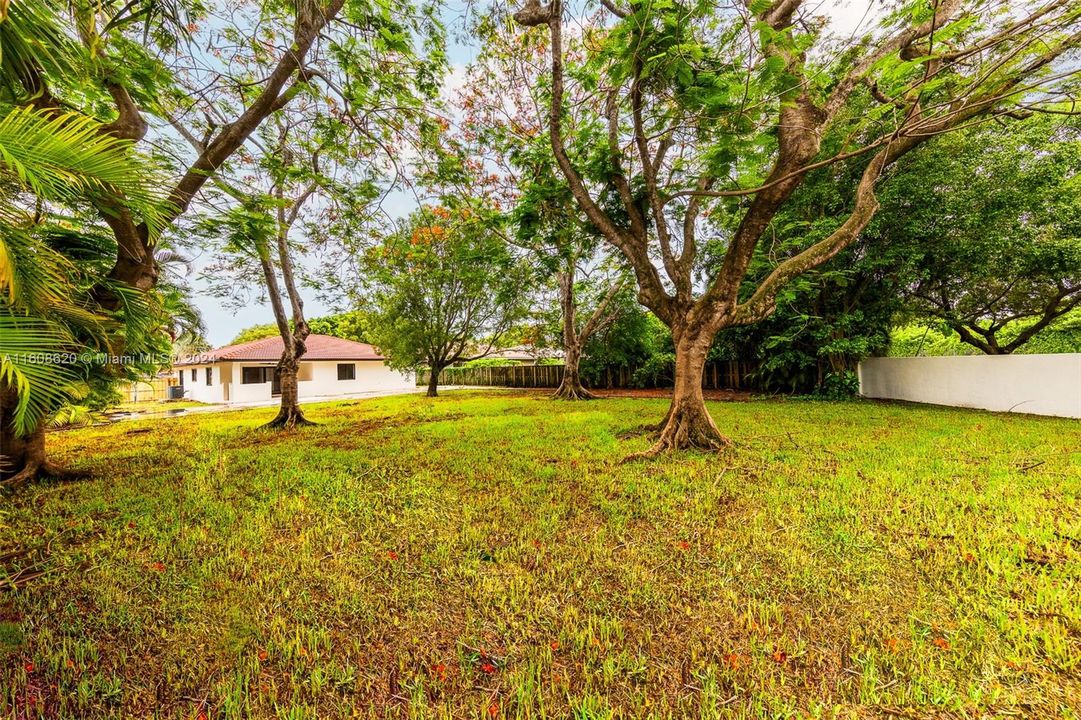 For Sale: $750,000 (3 beds, 2 baths, 1562 Square Feet)