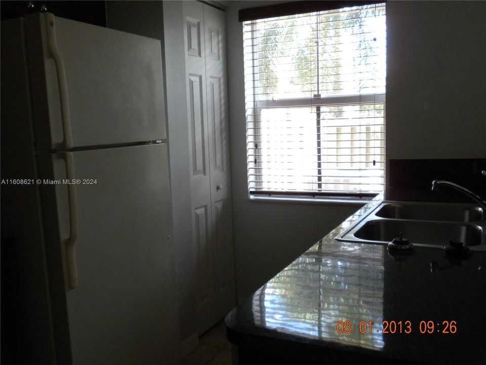 Active With Contract: $2,300 (2 beds, 2 baths, 1410 Square Feet)