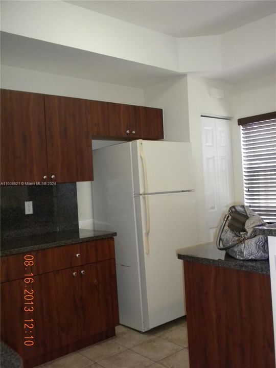 Active With Contract: $2,300 (2 beds, 2 baths, 1410 Square Feet)