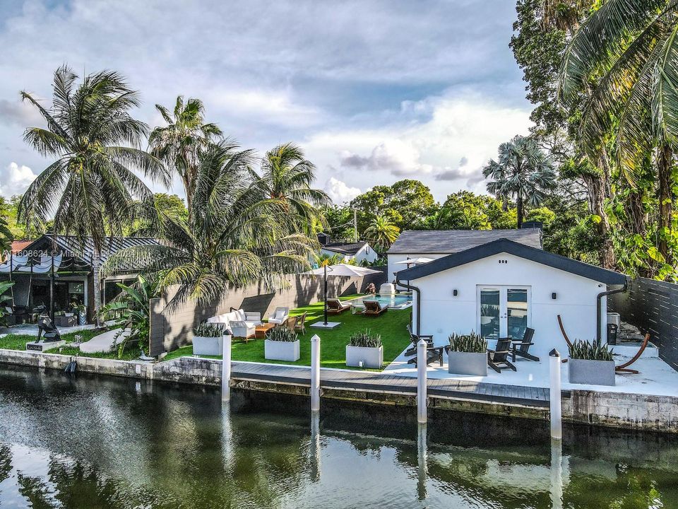 For Sale: $2,490,000 (3 beds, 3 baths, 1896 Square Feet)