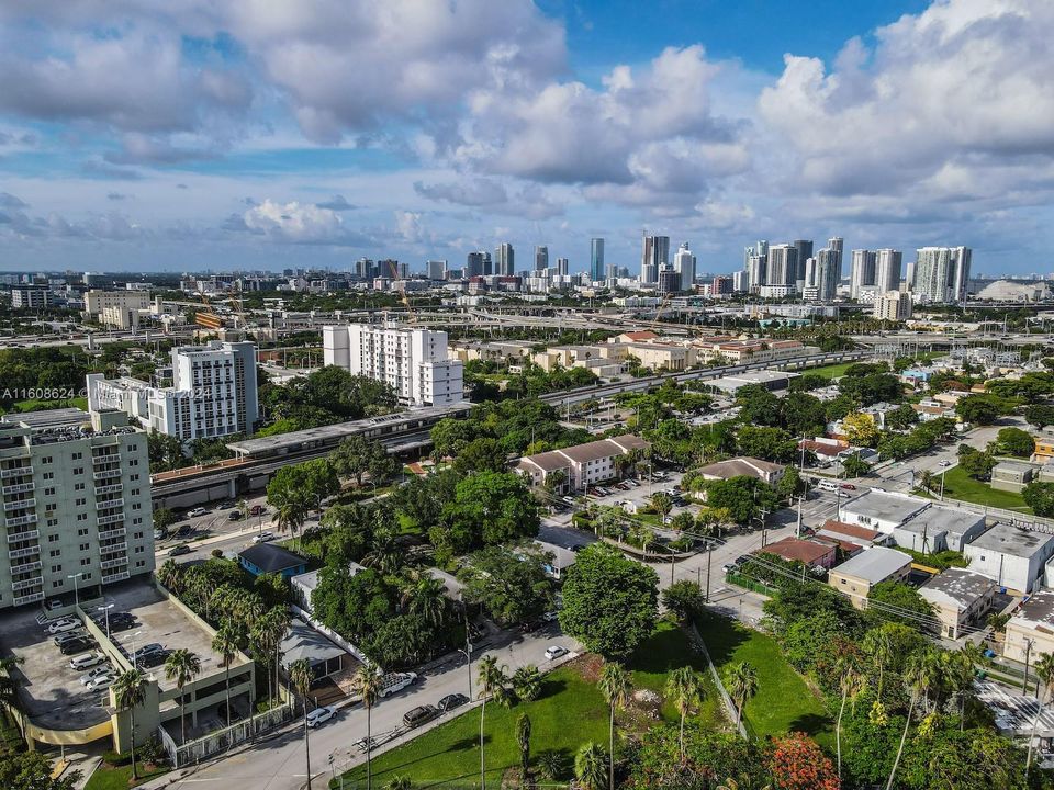 For Sale: $2,490,000 (3 beds, 3 baths, 1896 Square Feet)