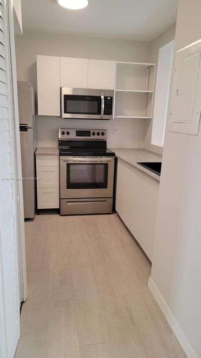 For Rent: $2,650 (2 beds, 1 baths, 834 Square Feet)