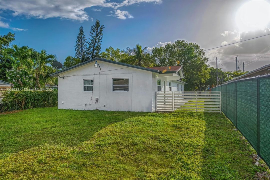 Recently Rented: $3,200 (2 beds, 1 baths, 980 Square Feet)