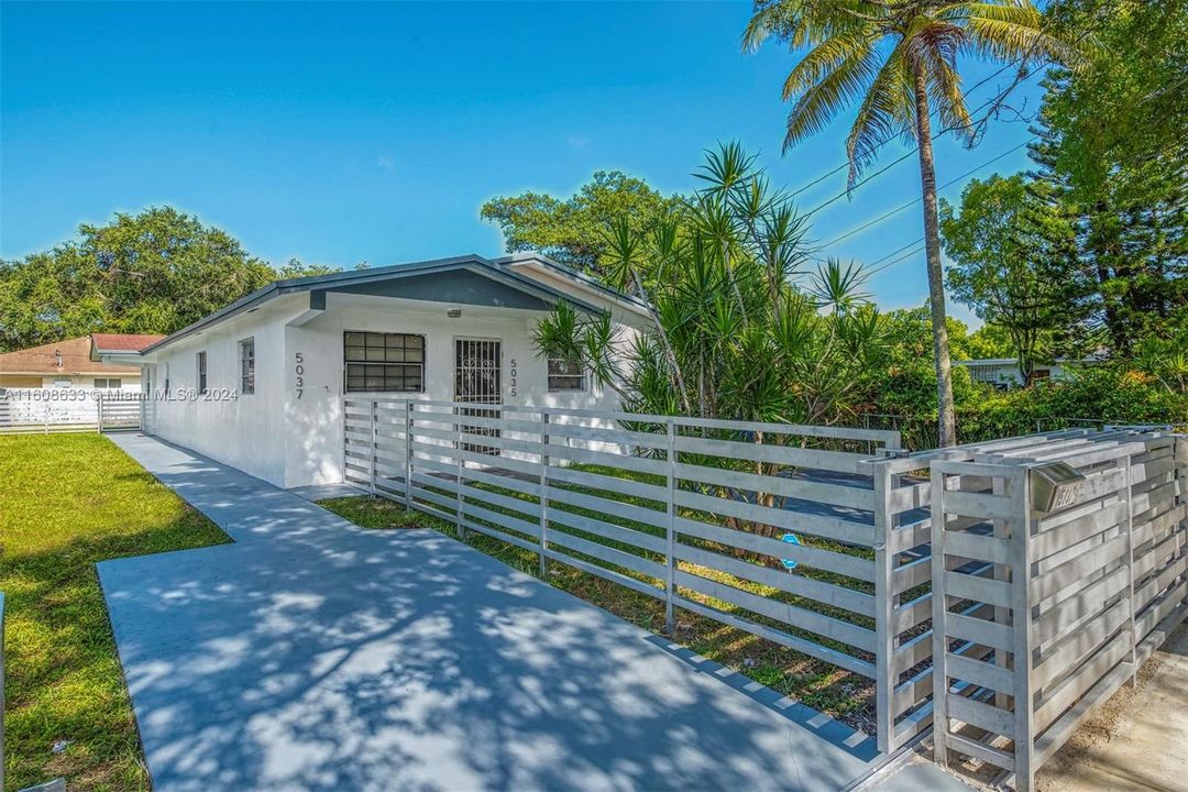 Recently Rented: $3,200 (2 beds, 1 baths, 980 Square Feet)