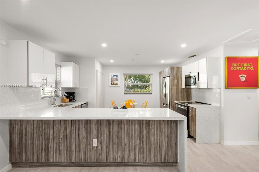 Recently Rented: $3,200 (2 beds, 1 baths, 980 Square Feet)