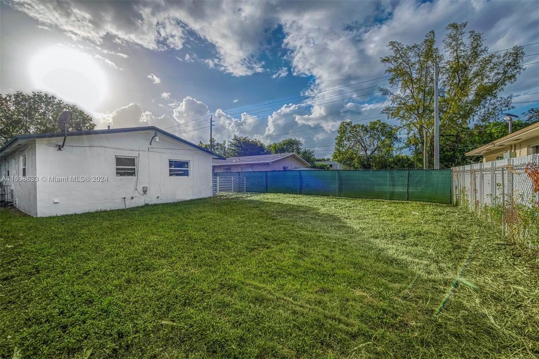 Recently Rented: $3,200 (2 beds, 1 baths, 980 Square Feet)