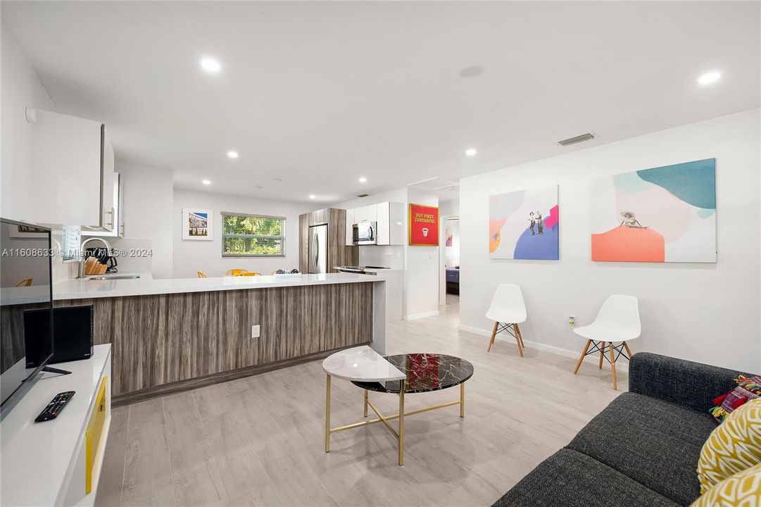 Recently Rented: $3,200 (2 beds, 1 baths, 980 Square Feet)