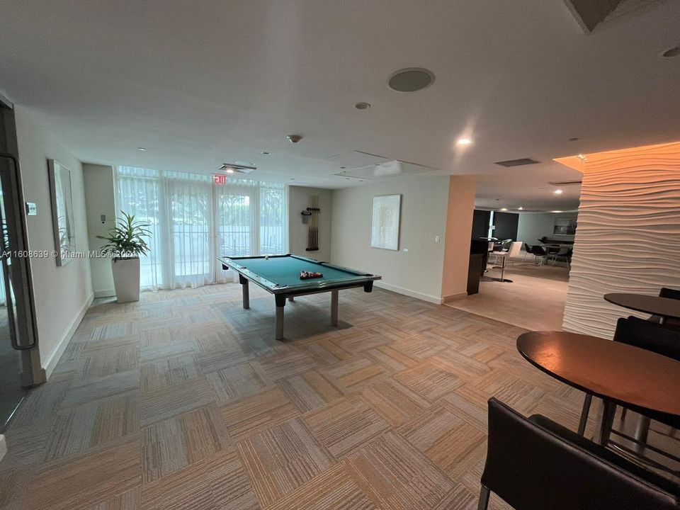 For Sale: $569,000 (1 beds, 1 baths, 774 Square Feet)
