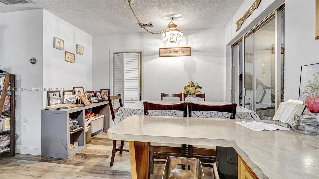 For Sale: $430,000 (2 beds, 1 baths, 1570 Square Feet)