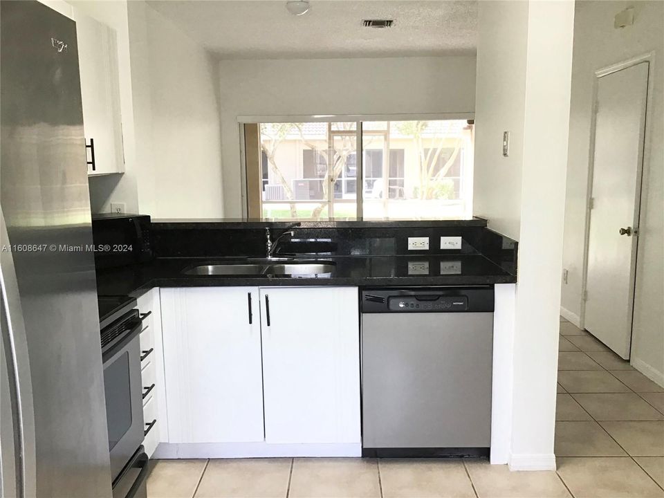 Recently Rented: $2,600 (2 beds, 2 baths, 1024 Square Feet)