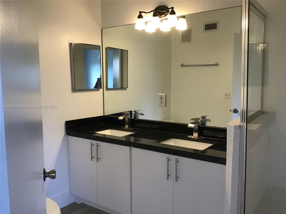 Recently Rented: $2,600 (2 beds, 2 baths, 1024 Square Feet)