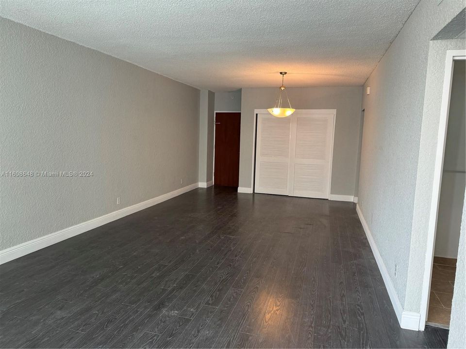 For Sale: $459,000 (1 beds, 1 baths, 905 Square Feet)