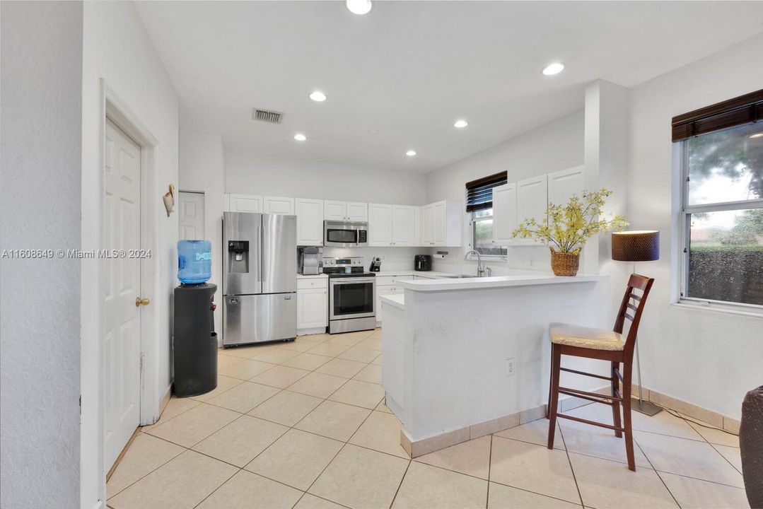 Recently Sold: $650,000 (4 beds, 2 baths, 2147 Square Feet)