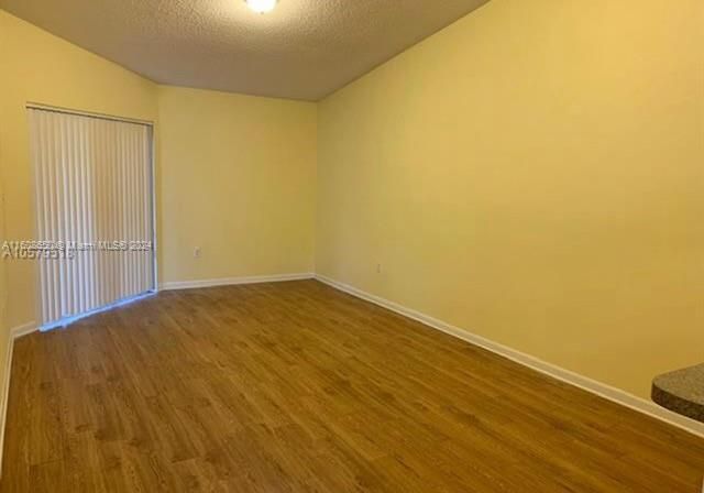 For Sale: $240,000 (1 beds, 1 baths, 744 Square Feet)