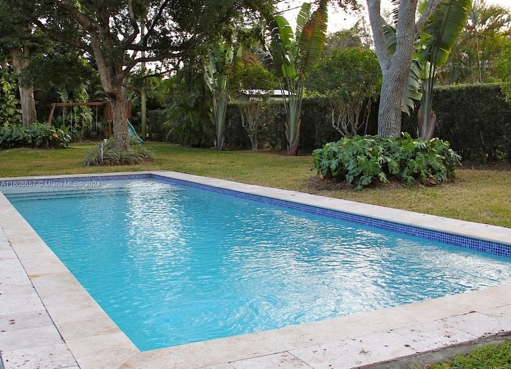 En Venta: $1,679,000 (0.35 acres)