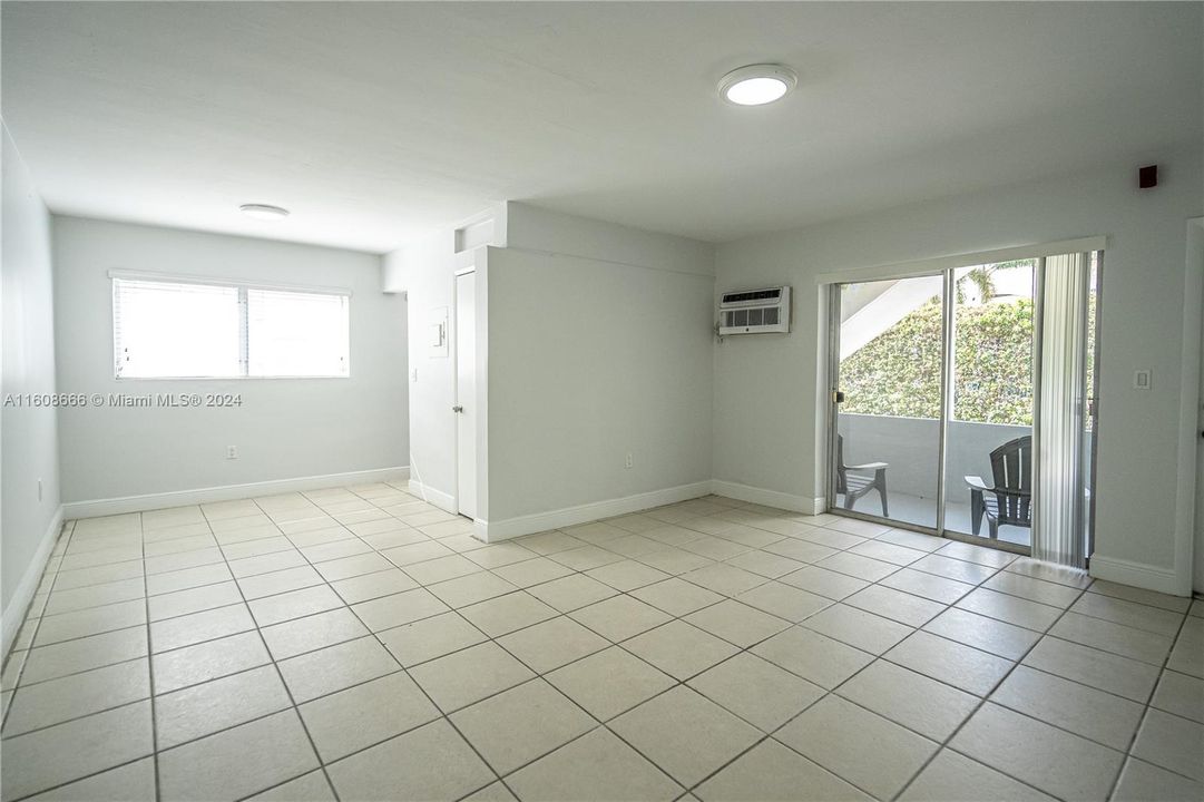 Active With Contract: $1,775 (1 beds, 1 baths, 675 Square Feet)