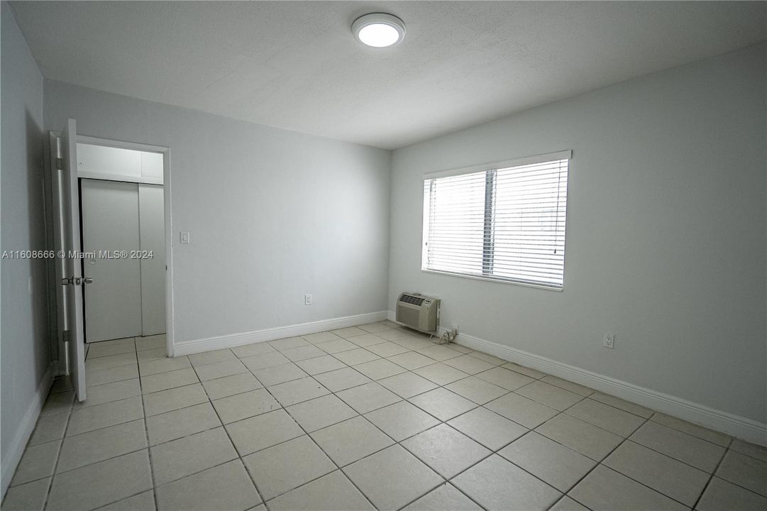 Active With Contract: $1,775 (1 beds, 1 baths, 675 Square Feet)