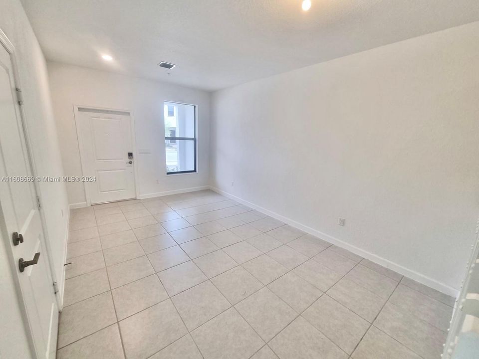 For Rent: $3,775 (3 beds, 2 baths, 1888 Square Feet)