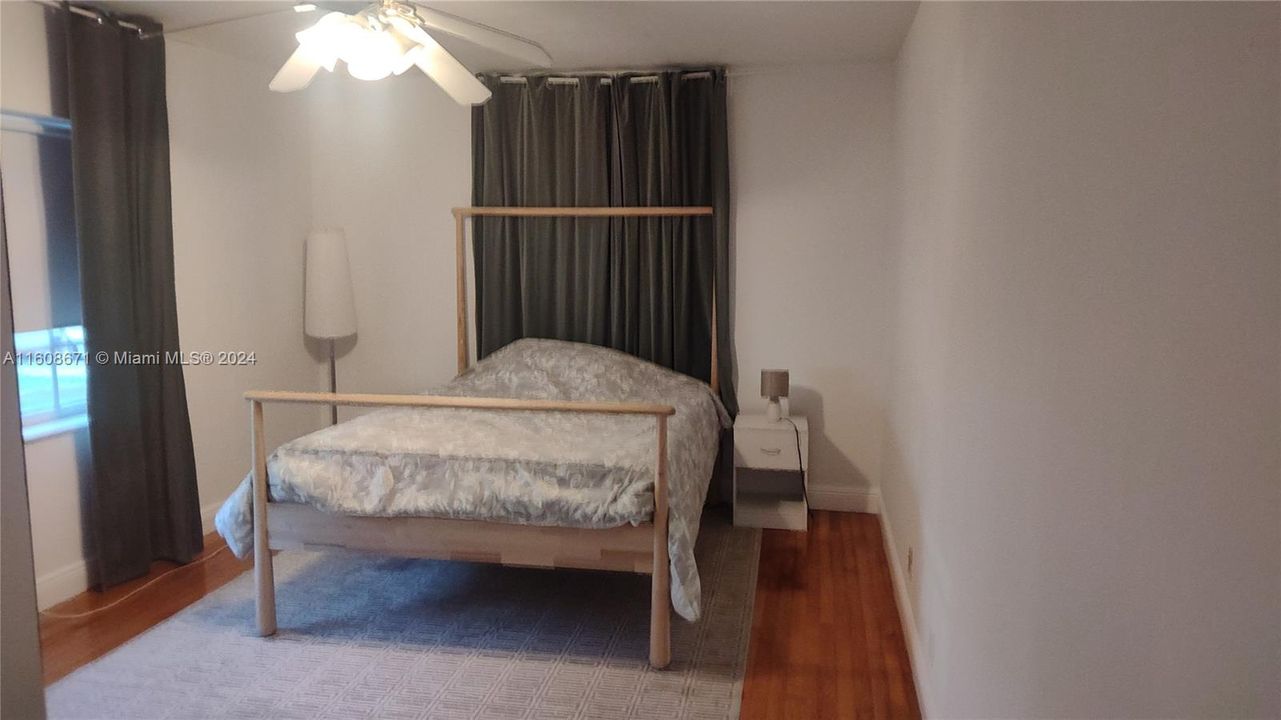 For Rent: $2,900 (2 beds, 1 baths, 1300 Square Feet)