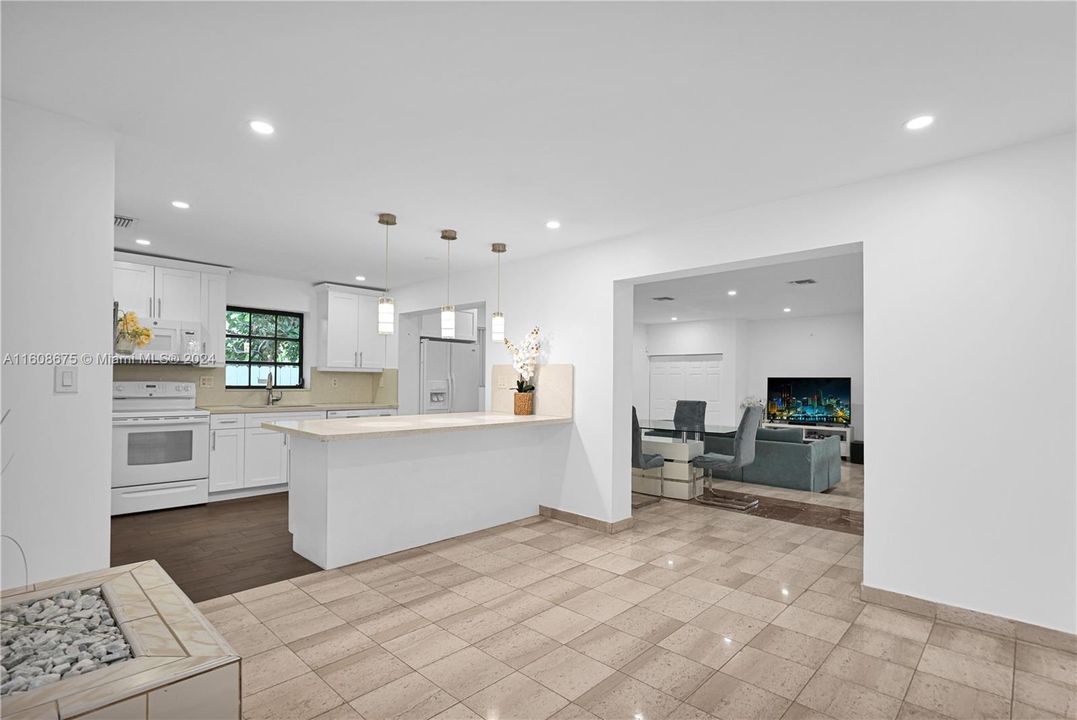 Recently Sold: $1,200,000 (2 beds, 3 baths, 1937 Square Feet)