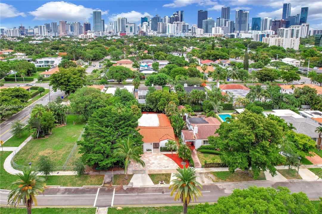 For Sale: $1,200,000 (2 beds, 3 baths, 1937 Square Feet)