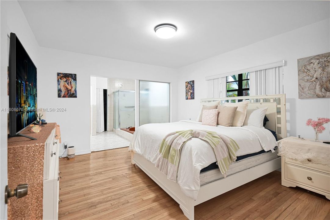 Recently Sold: $1,200,000 (2 beds, 3 baths, 1937 Square Feet)