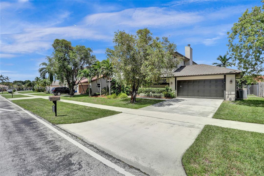 For Sale: $785,000 (3 beds, 3 baths, 2366 Square Feet)