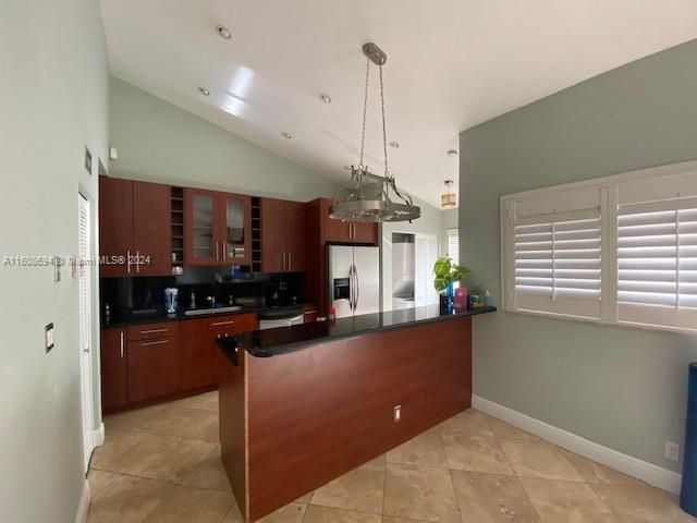 For Rent: $2,425 (2 beds, 2 baths, 1090 Square Feet)