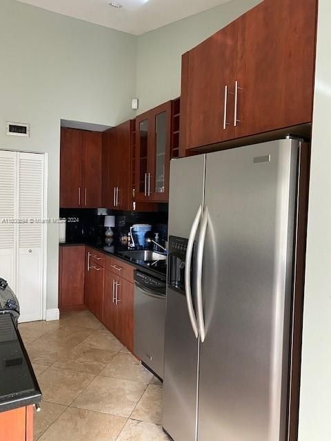 For Rent: $2,425 (2 beds, 2 baths, 1090 Square Feet)