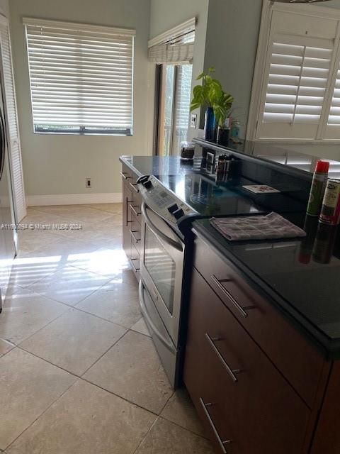 For Rent: $2,425 (2 beds, 2 baths, 1090 Square Feet)