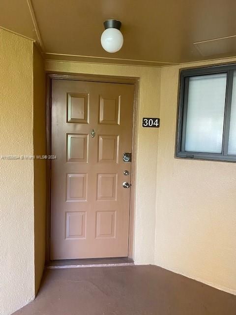 Recently Rented: $2,425 (2 beds, 2 baths, 1090 Square Feet)