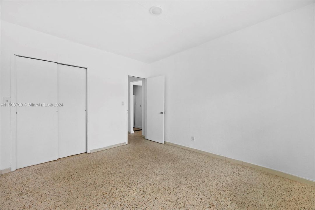 Active With Contract: $1,700 (2 beds, 1 baths, 800 Square Feet)