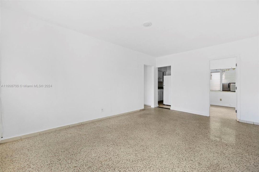 Active With Contract: $1,700 (2 beds, 1 baths, 800 Square Feet)