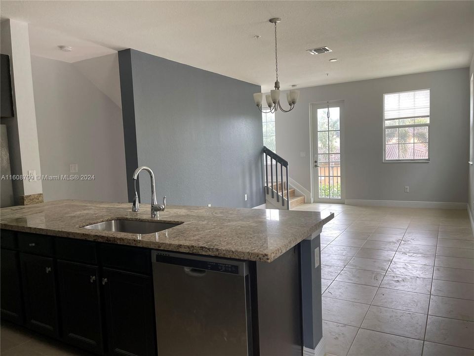 For Rent: $3,600 (3 beds, 3 baths, 1817 Square Feet)