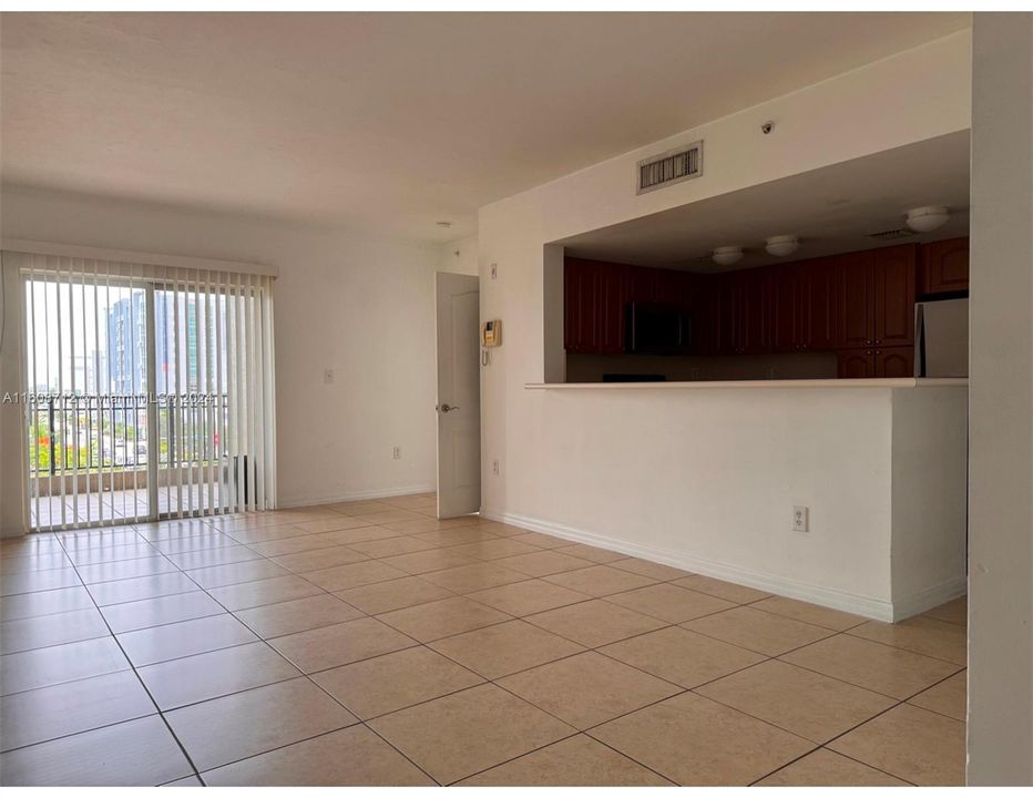 Active With Contract: $2,300 (1 beds, 1 baths, 786 Square Feet)