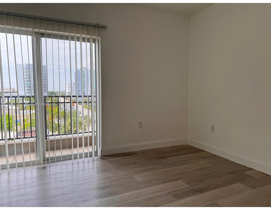 For Rent: $2,300 (1 beds, 1 baths, 786 Square Feet)