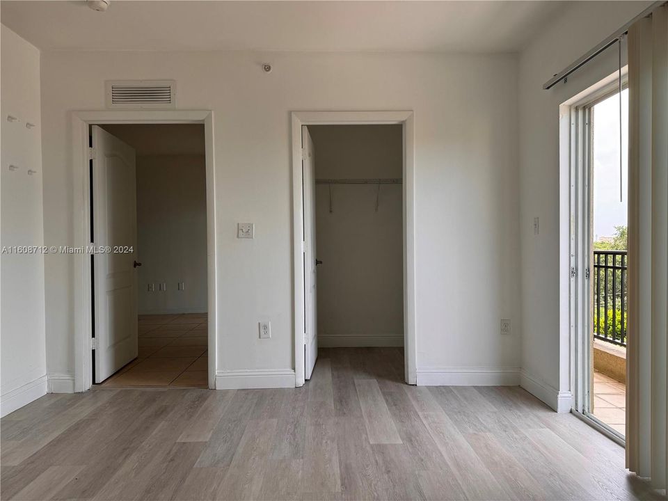 Active With Contract: $2,300 (1 beds, 1 baths, 786 Square Feet)