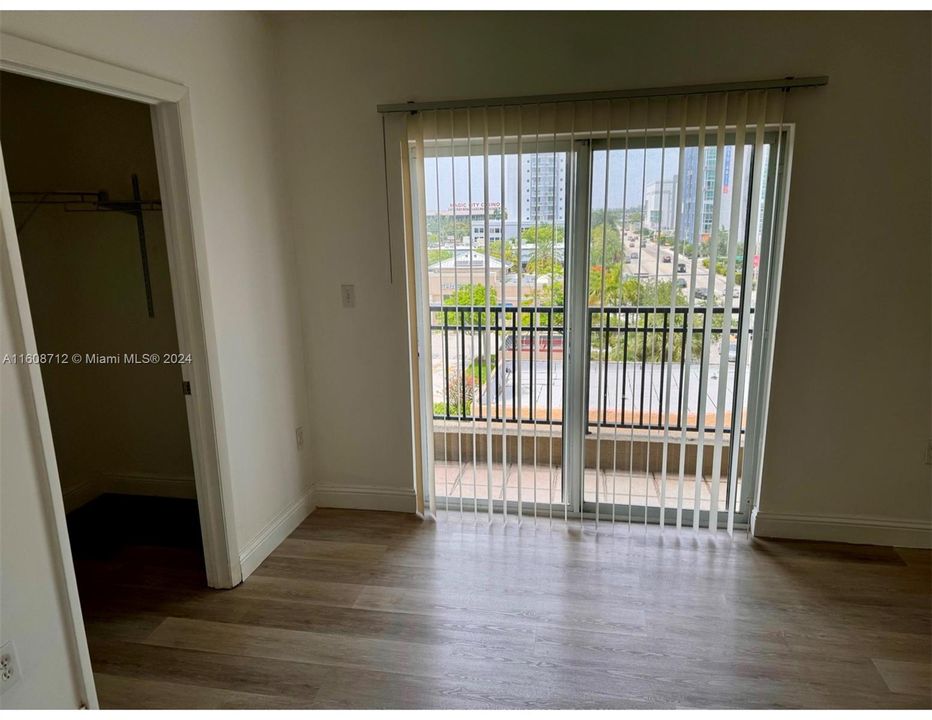 Active With Contract: $2,300 (1 beds, 1 baths, 786 Square Feet)