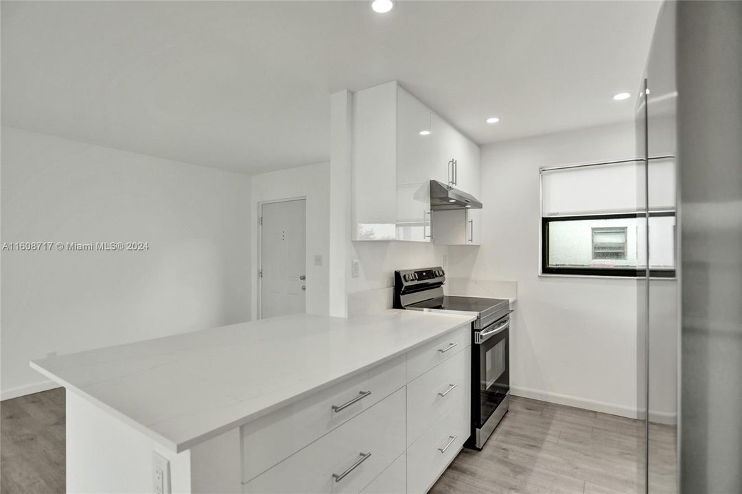 For Rent: $1,750 (1 beds, 1 baths, 775 Square Feet)