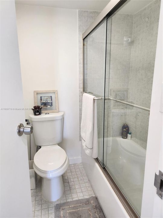 For Rent: $2,550 (1 beds, 1 baths, 755 Square Feet)