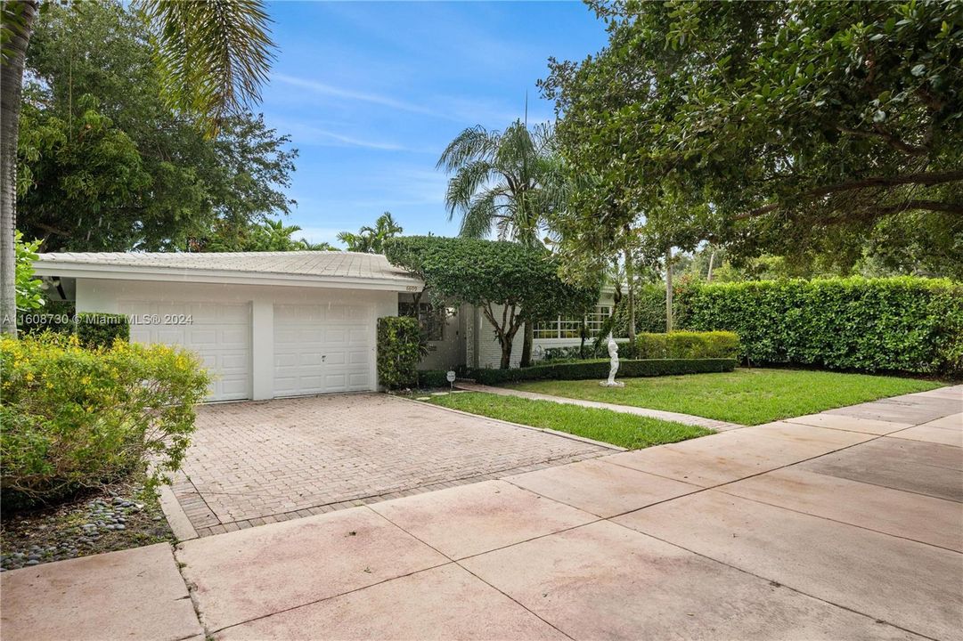 For Sale: $1,750,000 (3 beds, 2 baths, 2082 Square Feet)