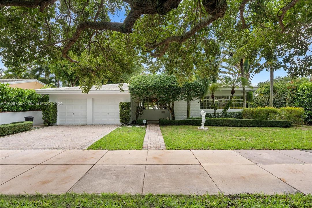 For Sale: $1,750,000 (3 beds, 2 baths, 2082 Square Feet)