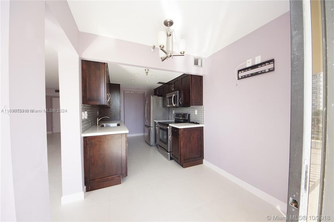 For Rent: $2,900 (2 beds, 2 baths, 1240 Square Feet)