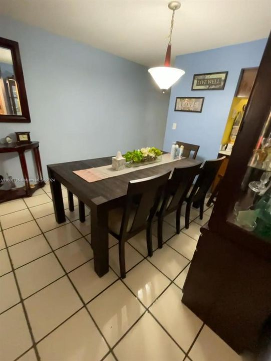 En Venta: $235,000 (2 camas, 2 baños, 1099 Pies cuadrados)